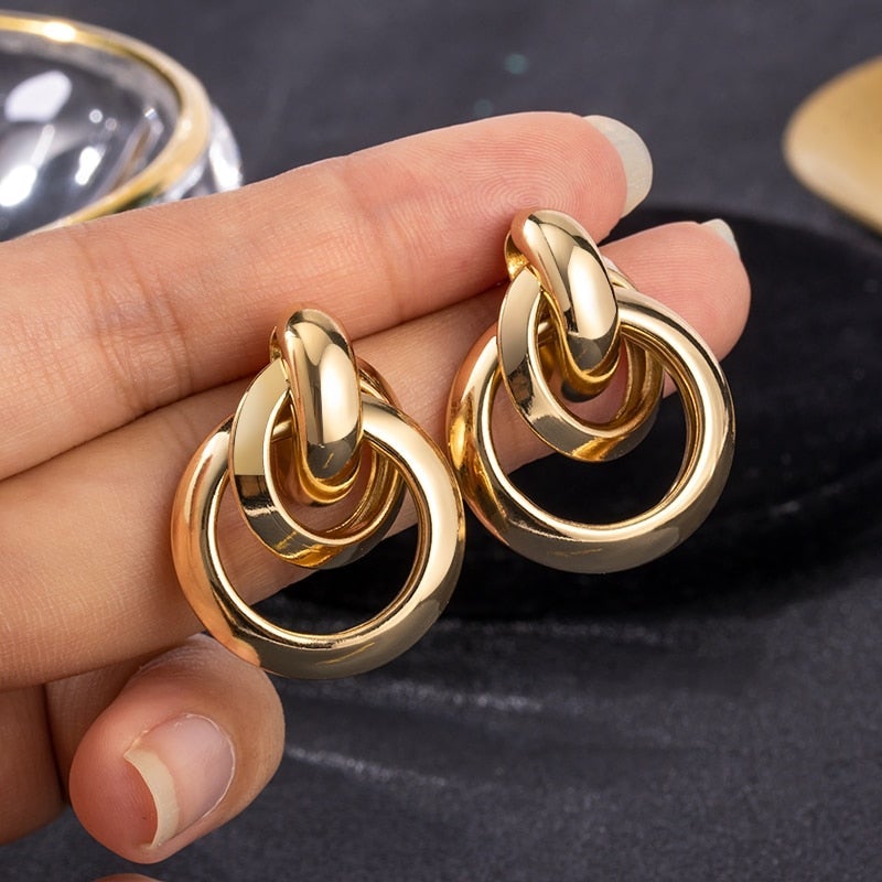 Elegant Gold Hoop Earrings